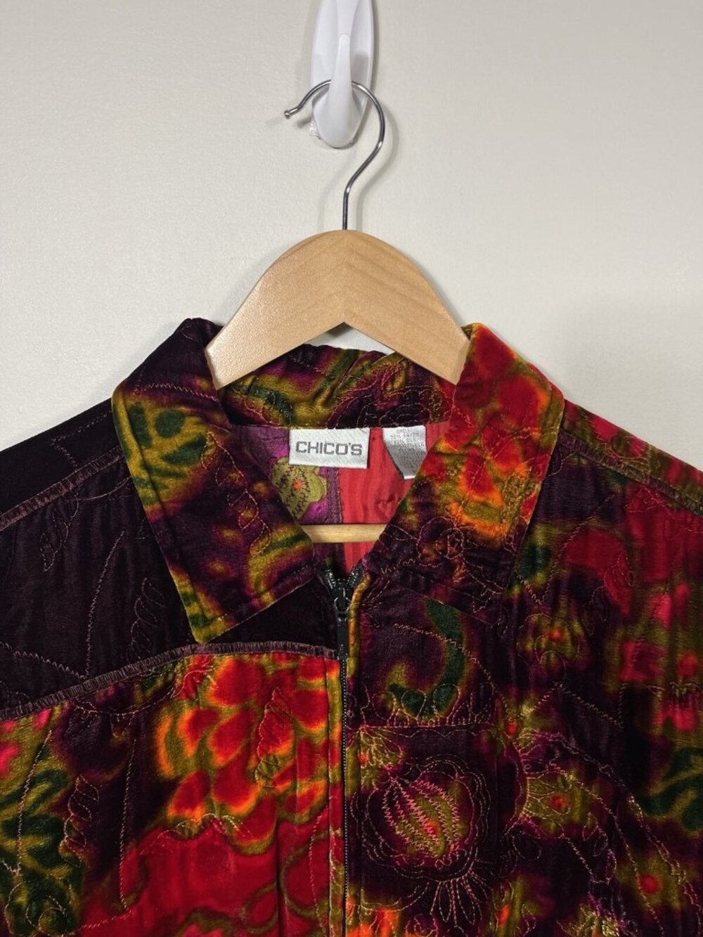 Chicos Top Women Size 2 Red Burgundy Silk Velvet Shirt Jacket Full Zip Art 90s - Picture 2 of 9